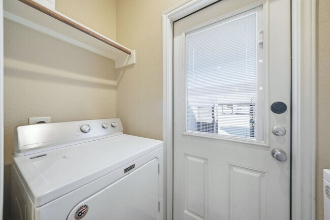 Building Photo - 312 Newcomb Ln