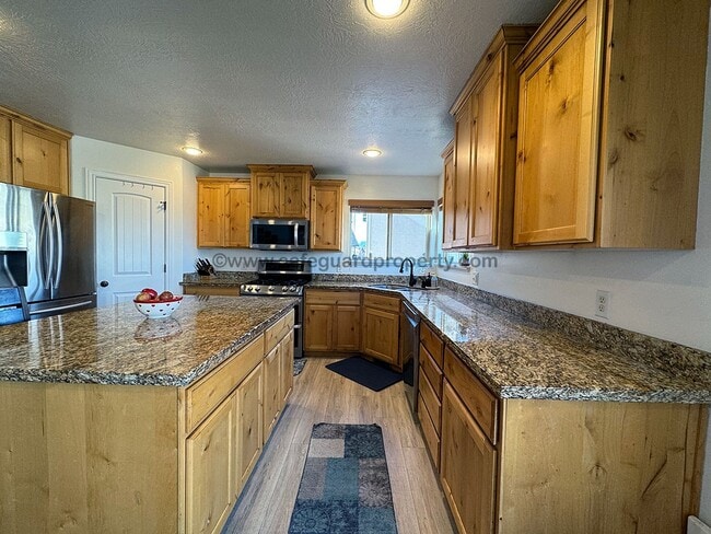 Building Photo - Beautiful Home available with Short Term L...