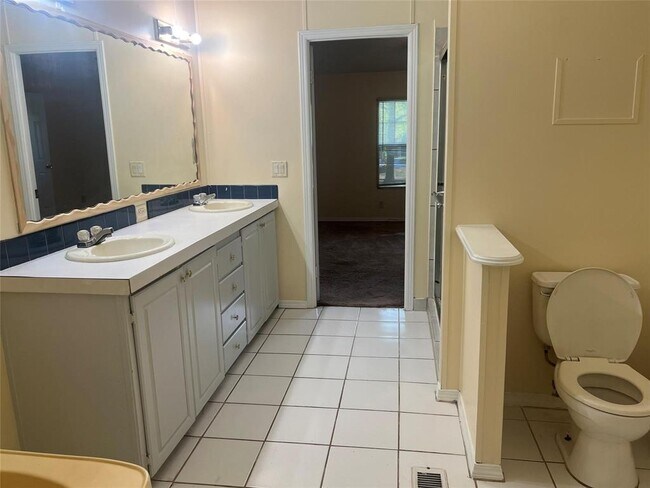 Building Photo - 4449 Grand Oaks Dr