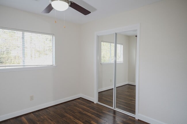 Building Photo - 11822 Hillbrook Dr