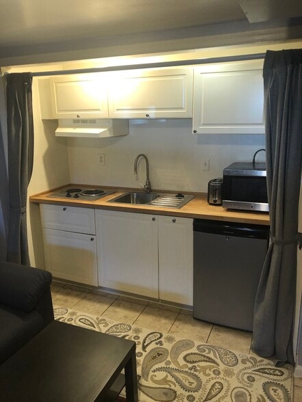 kitchenette 2 - 4514 Albemarle St NW