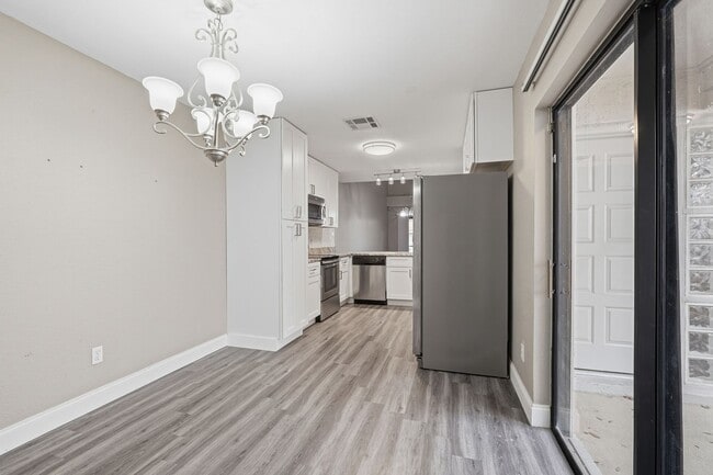 Building Photo - 3 bedroom condo