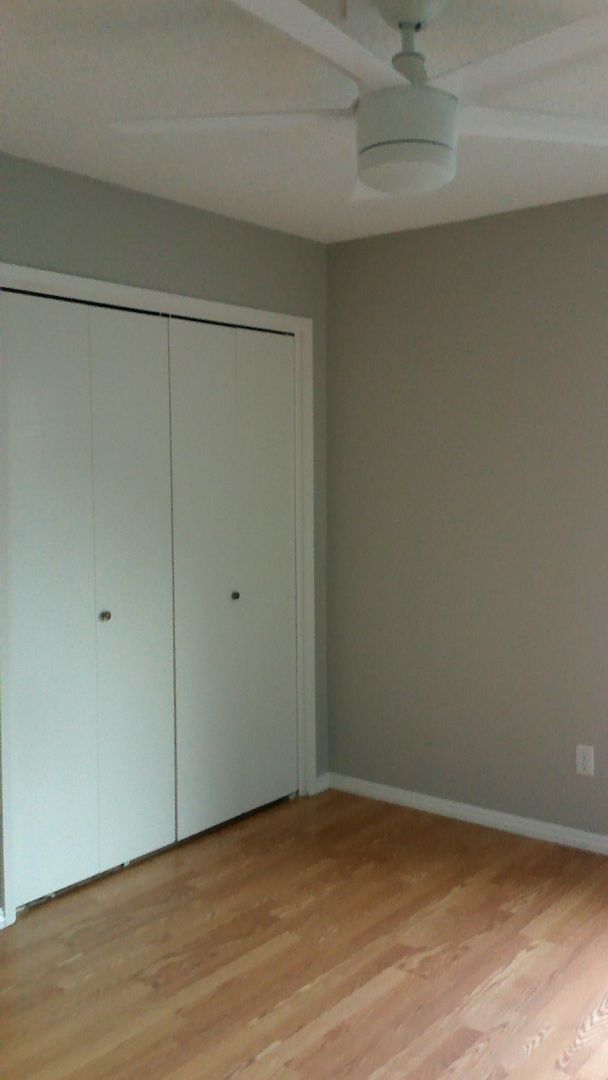 Building Photo - 1441 W Norwich Ave