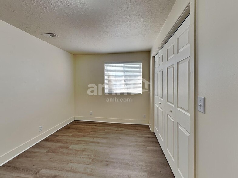 Building Photo - 68 E 350 S