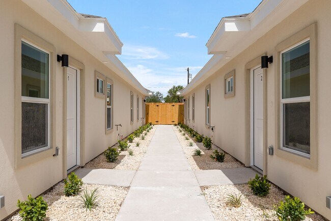 Building Photo - 5809 Puffin Ave