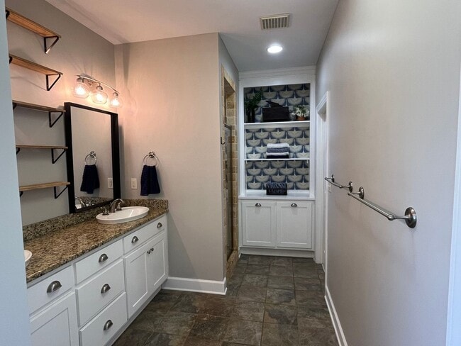 Building Photo - Beautiful 5 Bed 3 Bath Home! Fall 2026!