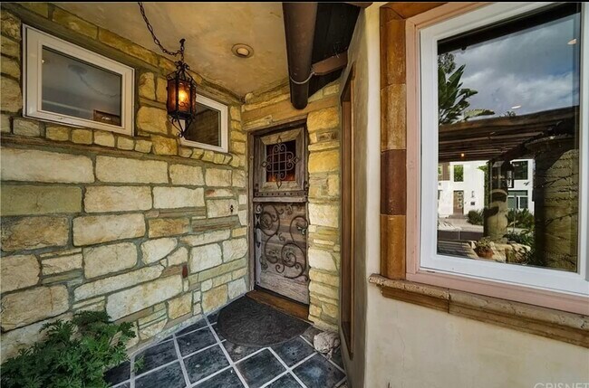 Building Photo - 4984 Topanga Canyon Blvd