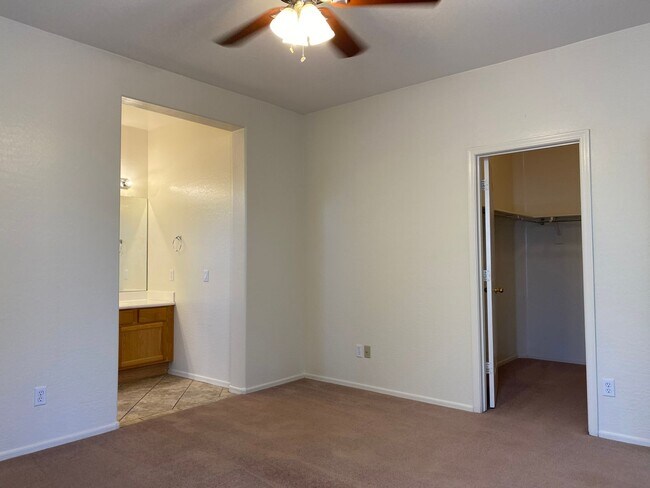 Building Photo - 3265 E Hampton Ln