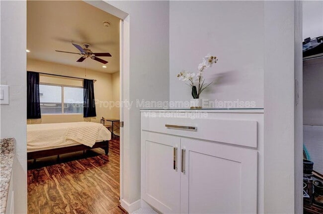 Building Photo - 1 NE 2nd St