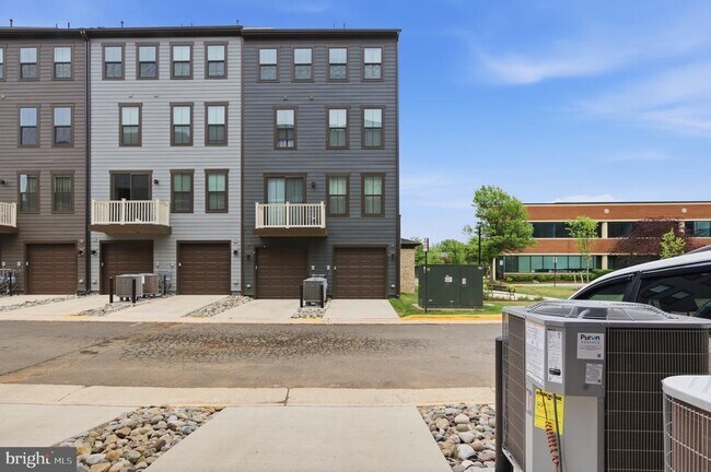 Building Photo - 14421 Albemarle Point Pl