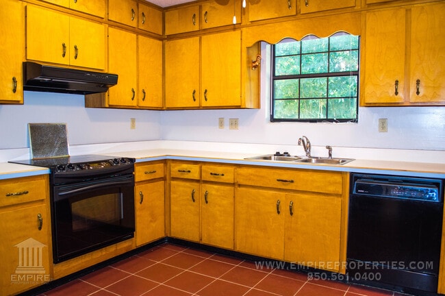 Building Photo - Beautiful Large home off of Mahan