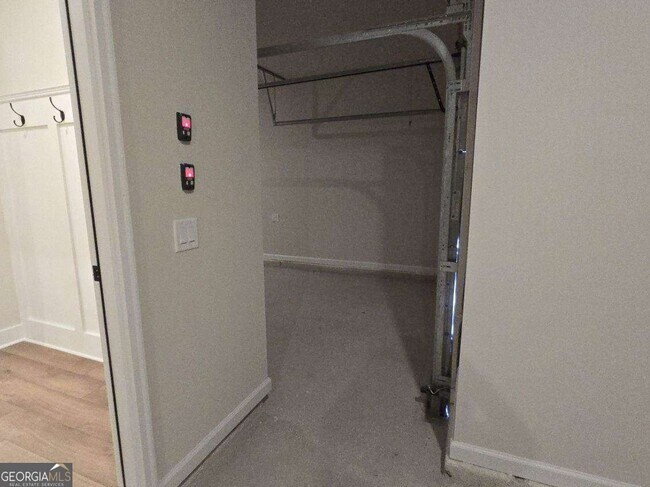 Building Photo - 440 Winding Rose Dr