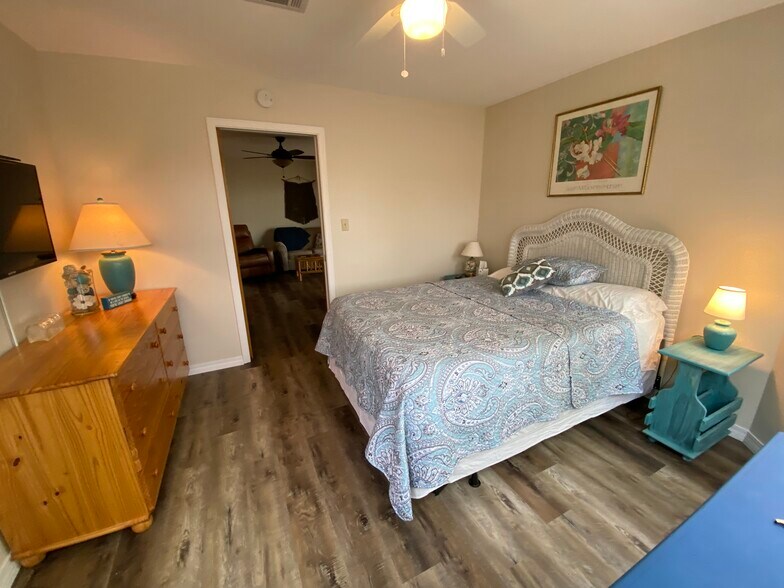 Building Photo - 5802 Monterey Ave