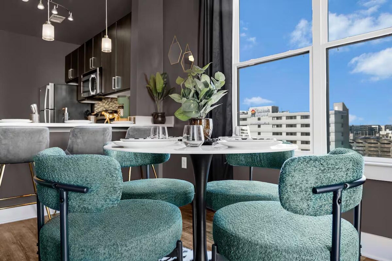 Building Photo - 2200 State St