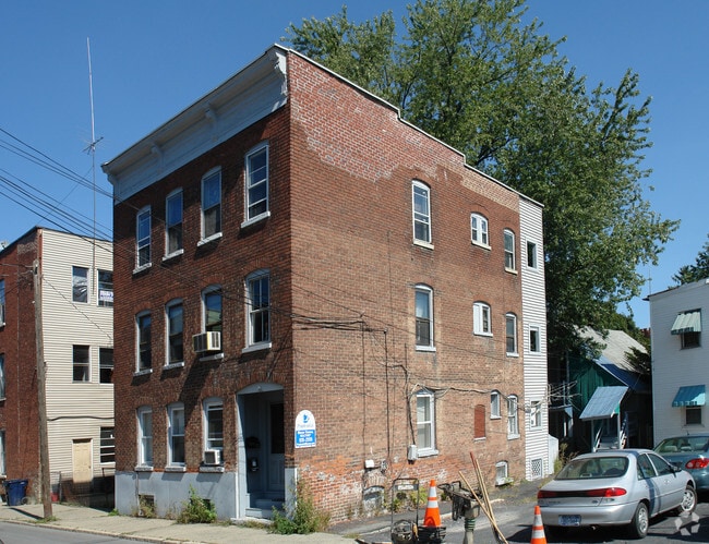 Building Photo - 62 Lancaster St