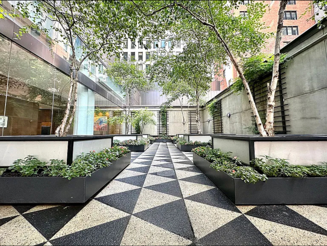 Building Photo - 62 W 62nd St