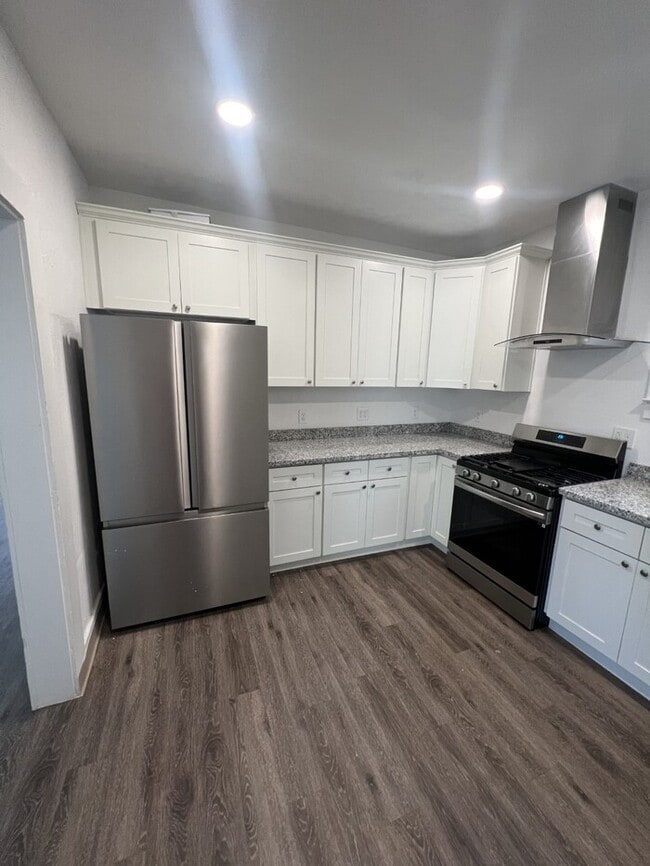 Building Photo - Charming 3 Bedroom Home Near Broadway | Spacious Layout | Prime Sacramento Location
