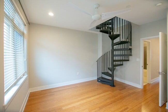 Building Photo - Modern & Efficient Point Breeze Townhome!