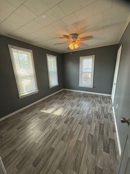 Building Photo - 127 S Woodlawn Ave