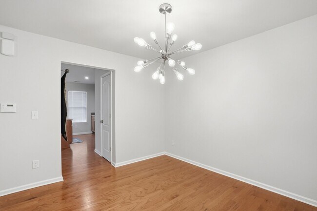 Building Photo - Move-In Ready 4BR | Space, Location & Value All in One