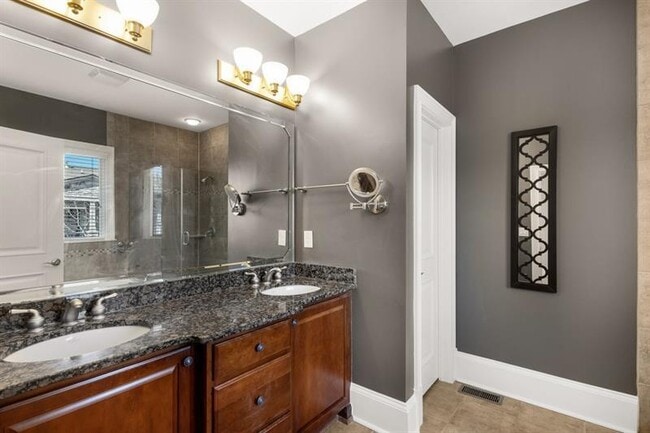 Building Photo - 395 Laurent St NW