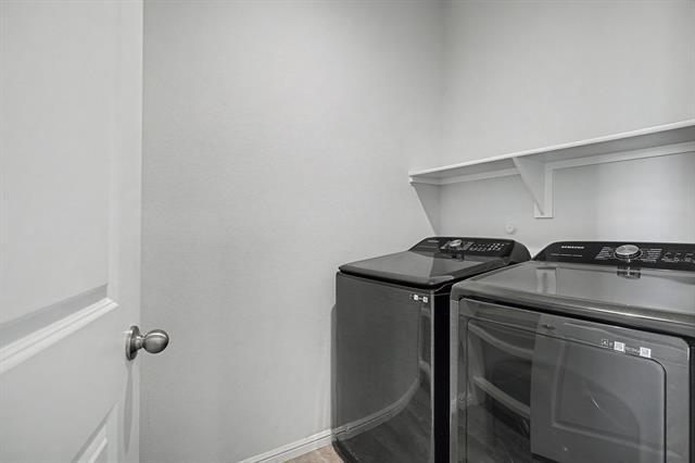 Building Photo - 8913 Oil Barron Ave