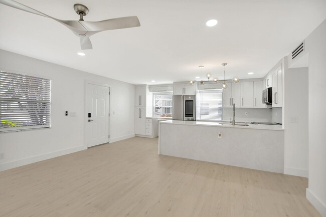 Building Photo - 969 Normandy U