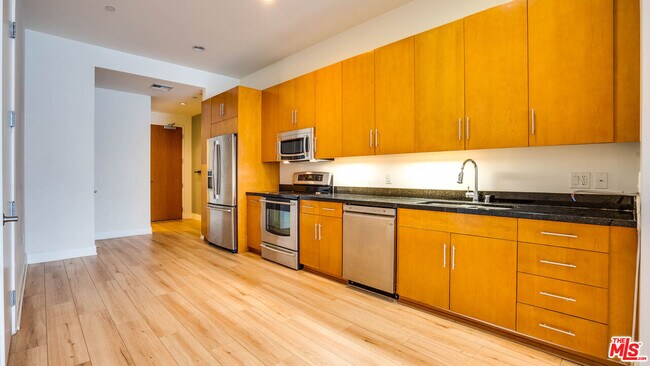 Building Photo - 3223 W 6th St