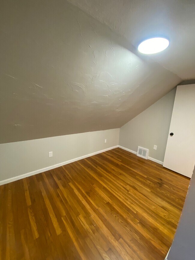 Building Photo - 4207 Wood Ave