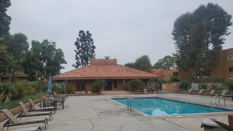 Building Photo - 6600 Warner Ave