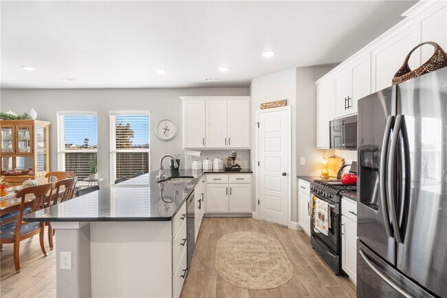 Building Photo - 102 Manfield Ave