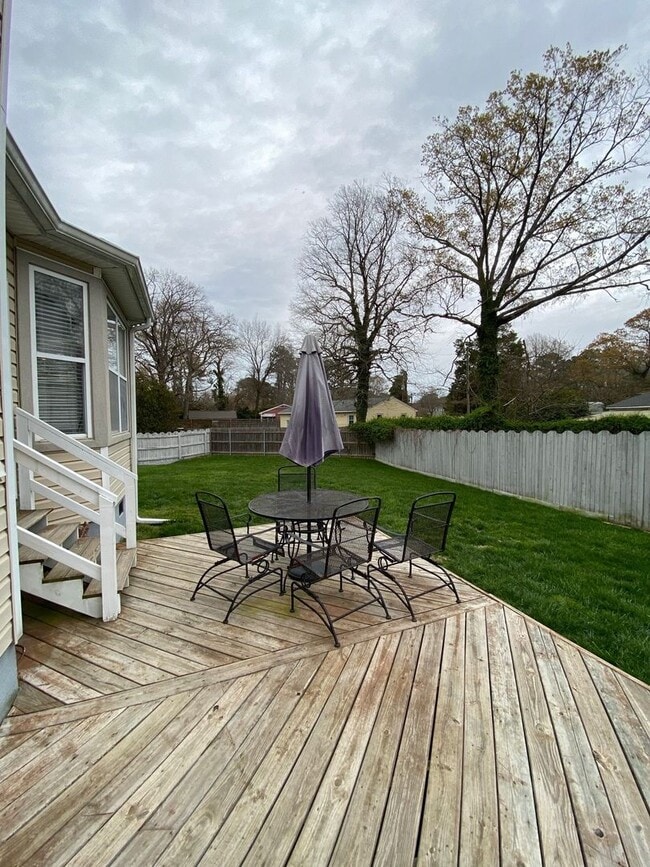 Building Photo - Beautiful 3 Bedroom Single Family Home nea...