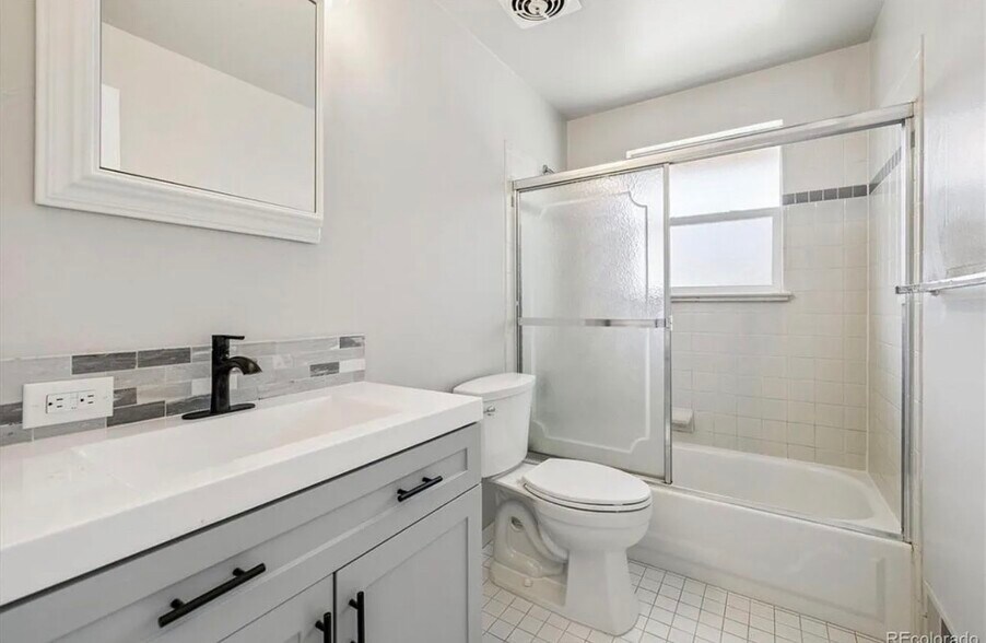 Building Photo - 10211 W 59th Pl