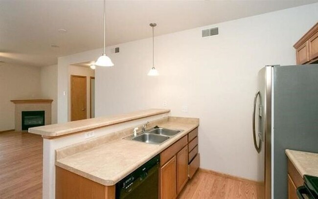 Building Photo - $1,395 | 2 Bedroom, 2 Bathroom Condo | Pet...