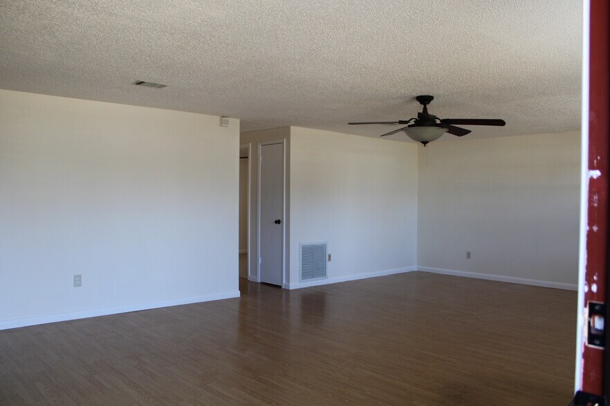 Grand room - 1563 Pawnee St