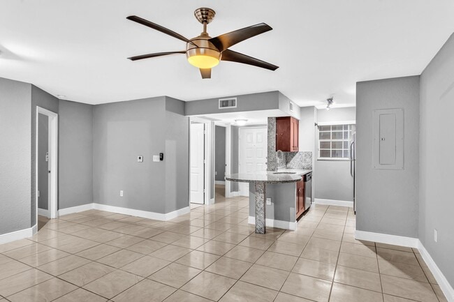 Building Photo - 2890 N Oakland Forest Dr