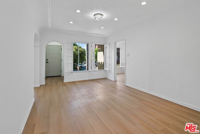 Building Photo - 900 S Wooster St