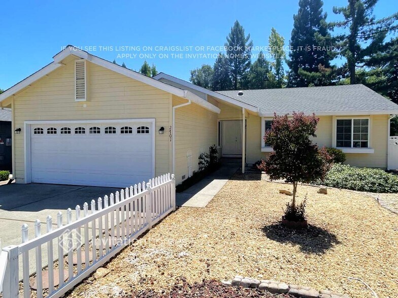 Primary Photo - 2701 Hillcrest Dr