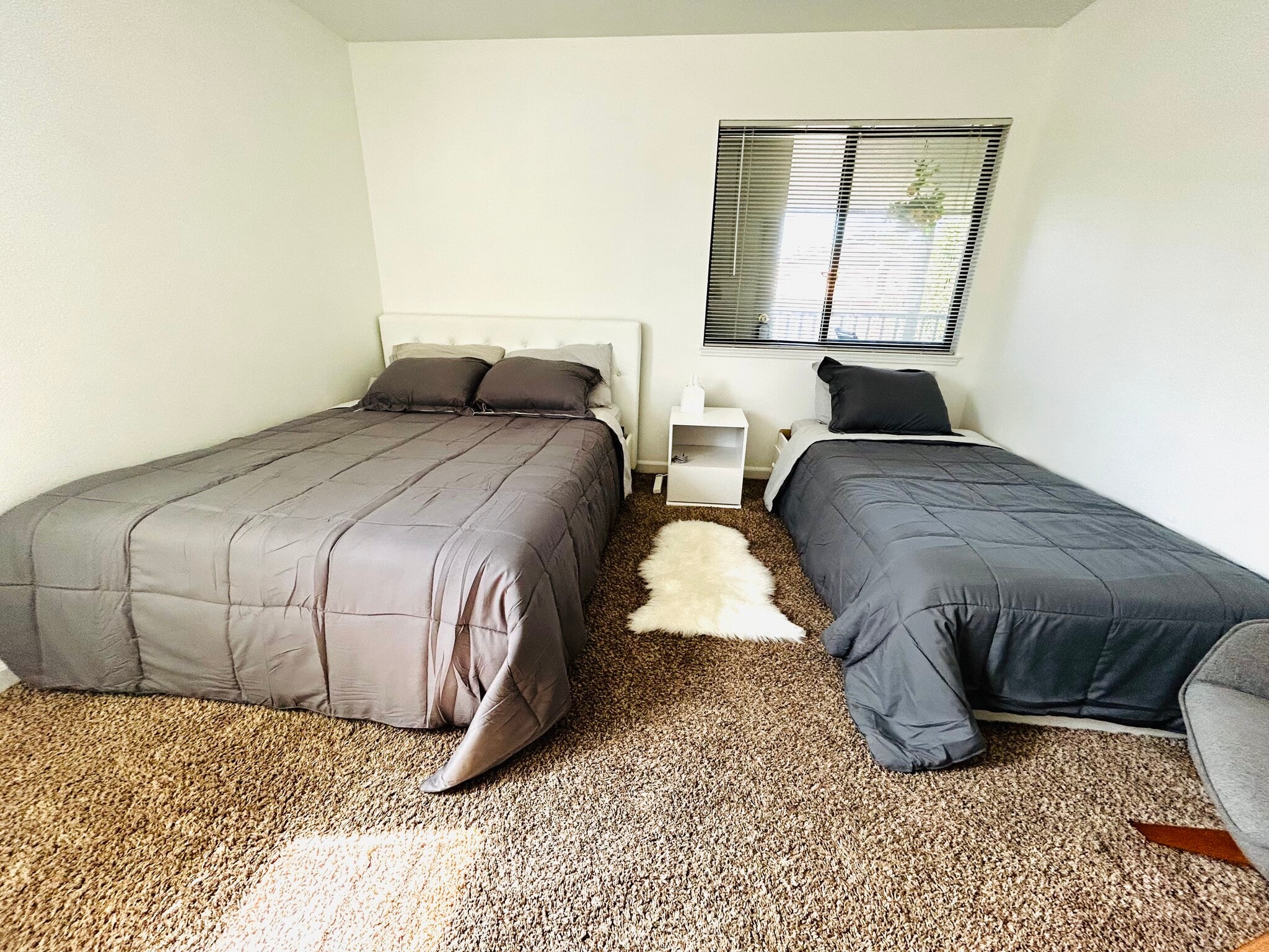 Building Photo - 910 S Walden St