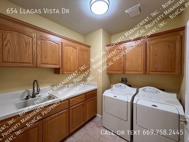 Building Photo - 654 Llagas Vista Dr