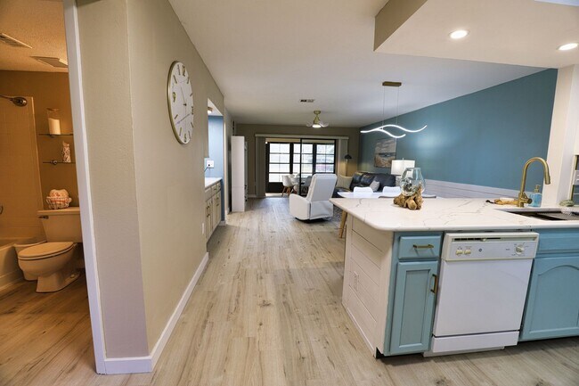 Building Photo - 295 Mission Trail S
