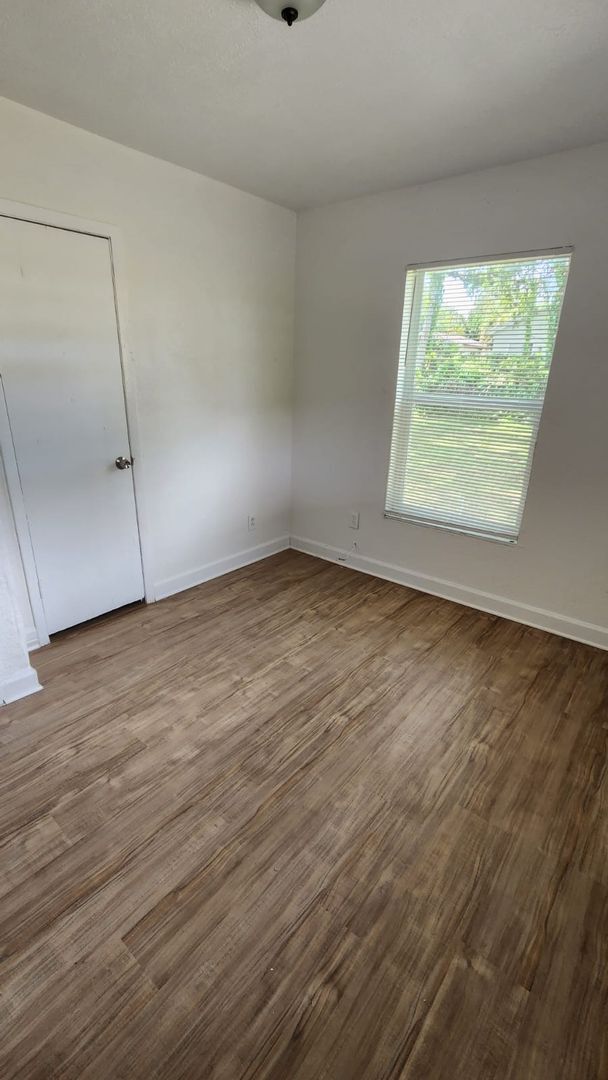 Building Photo - Renovated 4/2 Home Tampa Available Now