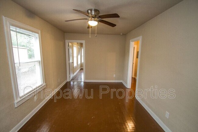 Building Photo - 932 Poinsettia St