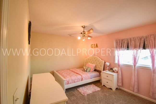 Building Photo - 5 Bedroom Home with Fenced Yard, and 3 Car Garage in Waukee