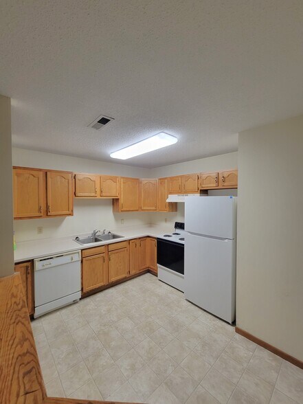 Building Photo - 855 Highview Dr