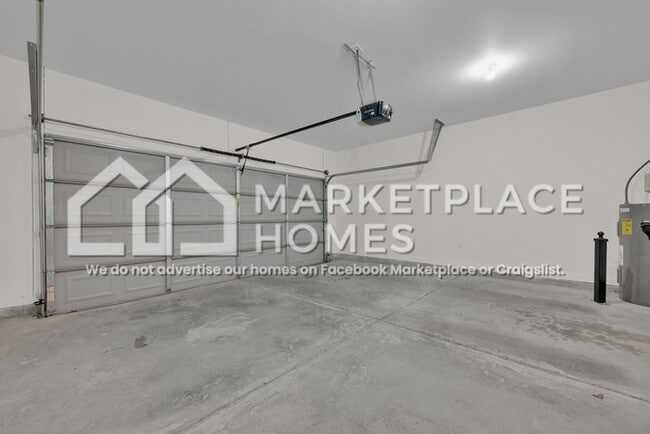 Building Photo - 170 Kings Wy