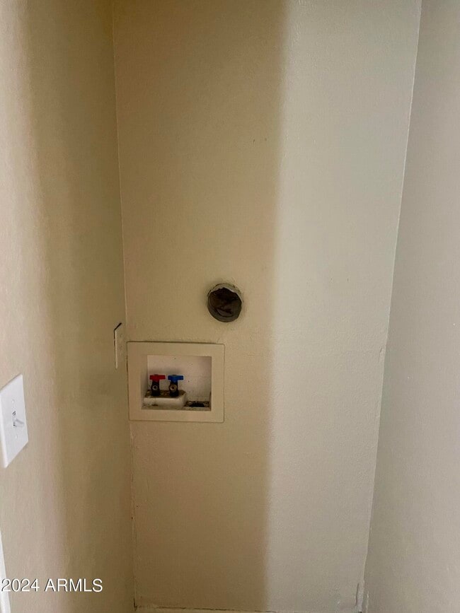 Building Photo - 2846 E Kathleen Rd