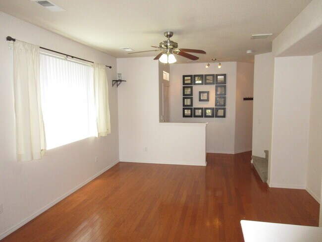 Building Photo - 6501 San Antonio Dr NE