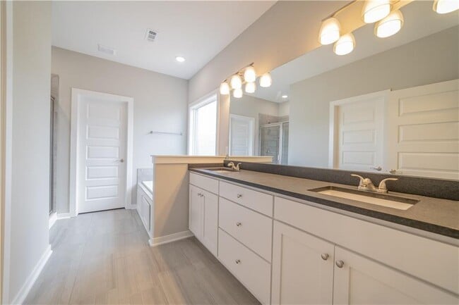 Building Photo - 481 N Yona Ln