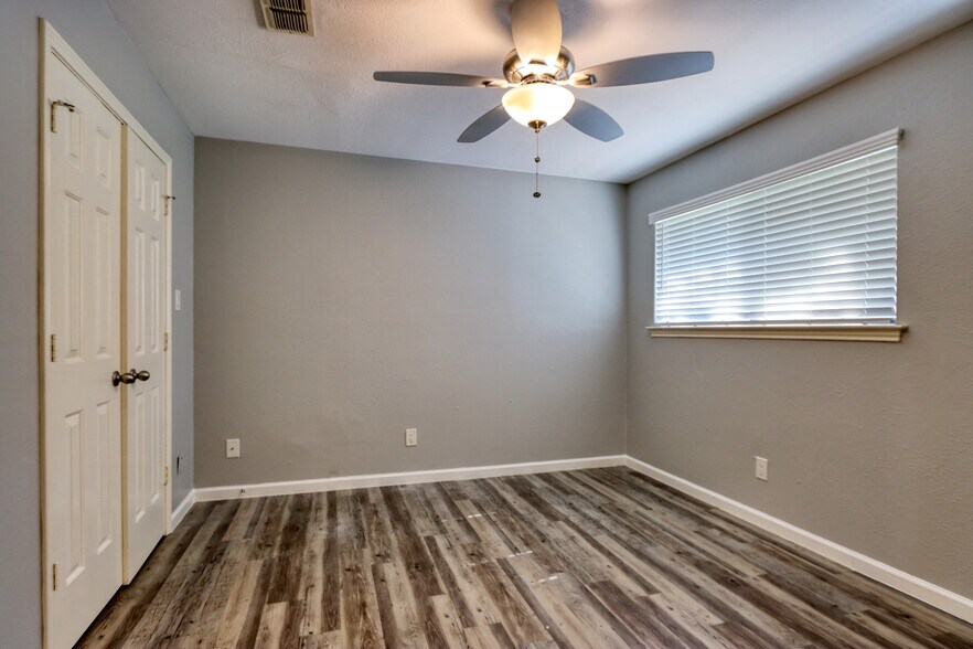 Building Photo - 317 Benjamin St